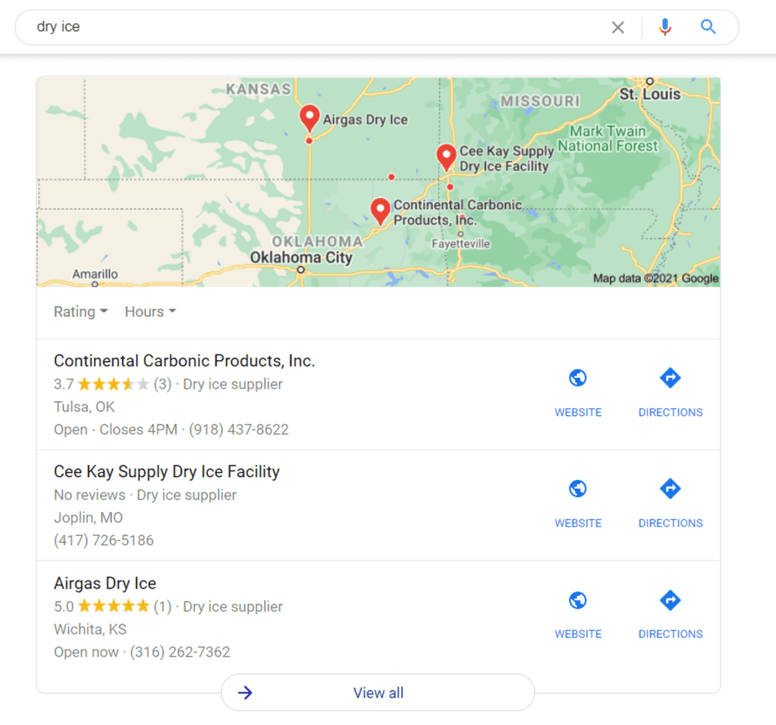 Resultados de busca do Google para fornecedores de gelo seco nos EUA, destacando empresas como Airgas Dry Ice, Continental Carbonic e Cee Kay Supply, com avaliações, horários de funcionamento e localizações no Kansas, Missouri e Oklahoma.