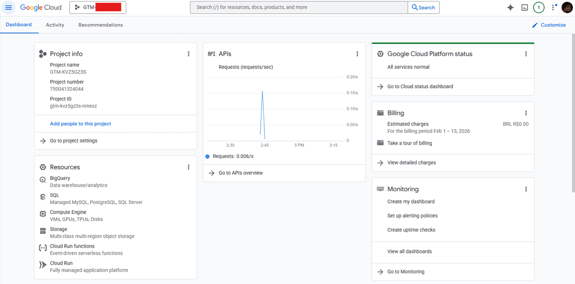 Dashboard do Google Cloud Platform exibindo o projeto criado para o container server-side do GTM (GTM-KVZ5G2S3). O Cloud Run, serviço onde o tagging server é provisionado, aparece listado em 'Resources'. As métricas de API Calls permitem monitorar o tráfego recebido pelo servidor de tagging, enquanto as seções de billing e monitoring auxiliam no controle de custos e na observabilidade da infraestrutura.