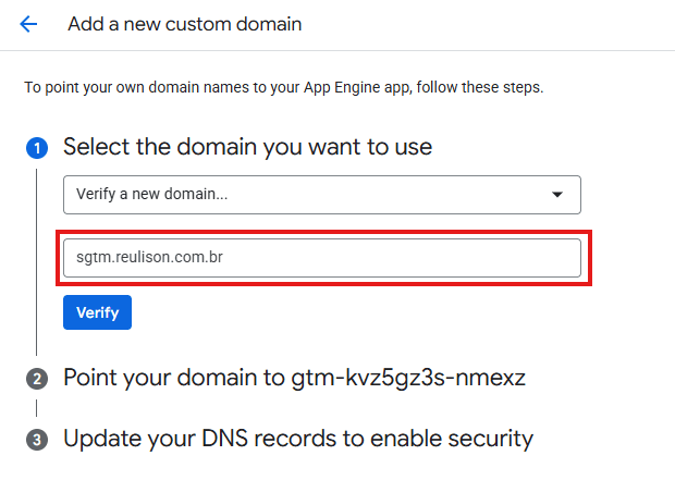 Configuração de um subdomínio personalizado para o tagging server no Google Cloud Platform. O subdomínio 'sgtm.reulison.com.br' foi inserido e aguarda verificação. Após a verificação, será necessário apontar os registros DNS para o identificador do projeto (gtm-kvz5gz3s-nmexz) e configurar SSL, permitindo que o servidor de tagging seja acessado via sgtm.reulison.com.br em vez da URL padrão do Cloud Run.