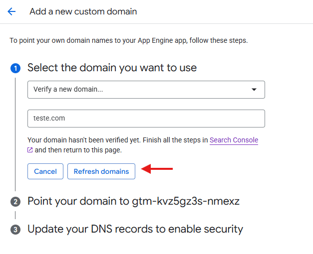 Status de verificação pendente para o domínio 'teste.com' durante a configuração de um domínio personalizado no App Engine. A mensagem indica que o processo de verificação no Google Search Console deve ser concluído antes que o domínio possa ser associado ao serviço. O botão 'Refresh domains' permite verificar novamente se a verificação foi concluída com sucesso.