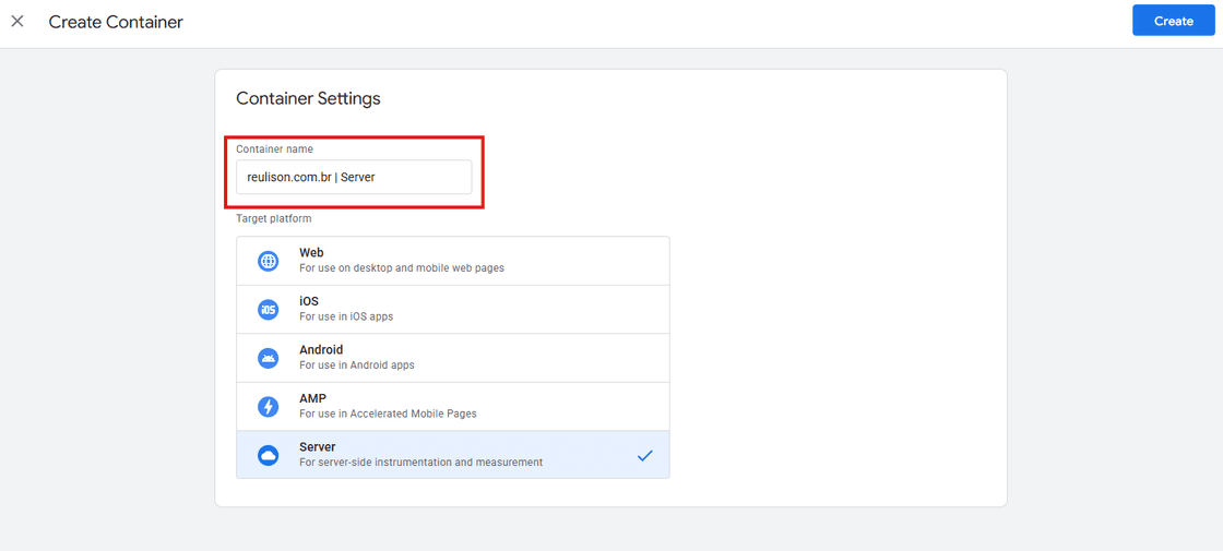 Criação de um novo container do Google Tag Manager com foco em implementação server-side. Ao selecionar a plataforma 'Server', o GTM prepara um ambiente específico para receber dados via protocolo de medição ou clientes server-side, permitindo o processamento de eventos em infraestrutura própria antes do envio aos destinos finais (Google Analytics, BigQuery, etc.).