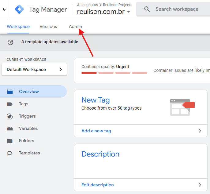 Visão geral do Google Tag Manager alertando sobre problemas críticos de configuração no container. O aviso 'Container quality: Urgent' indica que existem issues que podem impactar o funcionamento correto das tags, exigindo atenção imediata. A notificação de atualizações de template disponíveis reforça a necessidade de manutenção preventiva.