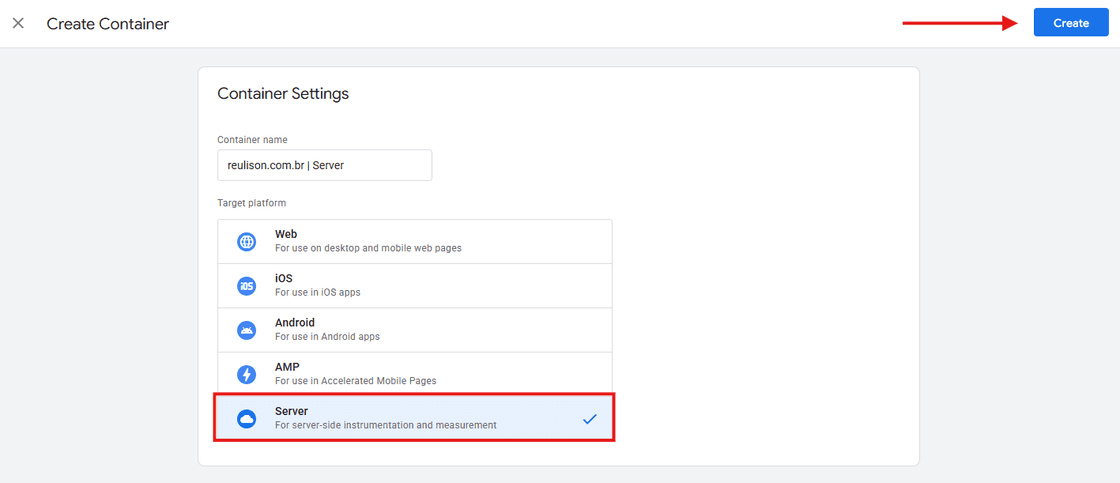 Etapa de criação de um container server-side no Google Tag Manager. A escolha da plataforma 'Server' configura o ambiente para receber e processar dados em infraestrutura própria, permitindo maior controle, segurança e qualidade dos dados de tracking, além de reduzir a dependência do processamento no navegador do usuário.